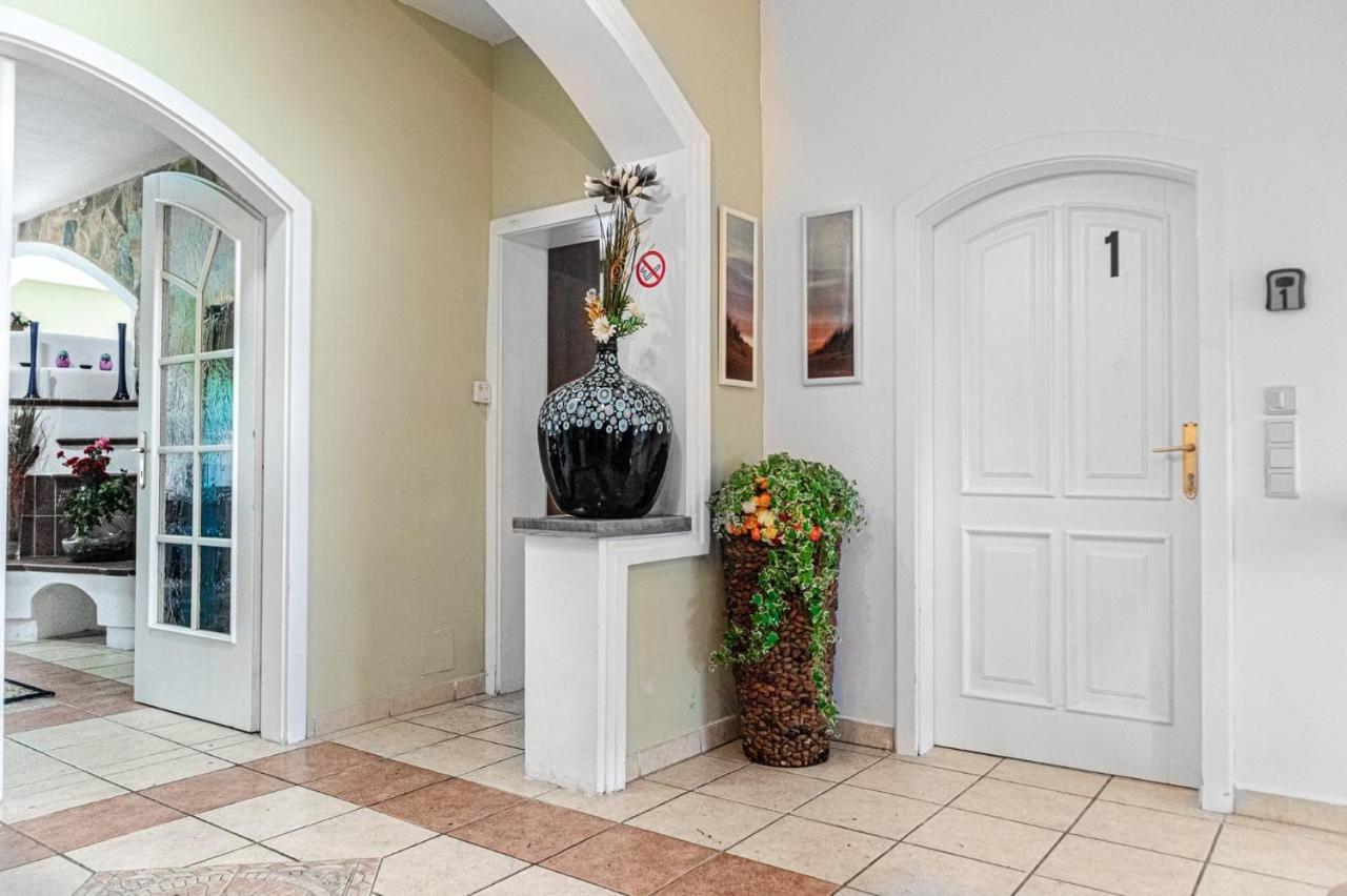 Comfortable In A Beautiful House Gd Gazde/Camere de închiriat *