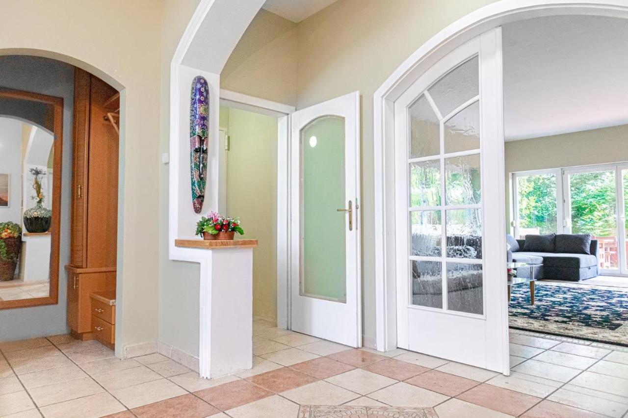 Gazde/Camere de închiriat Comfortable In A Beautiful House Gd