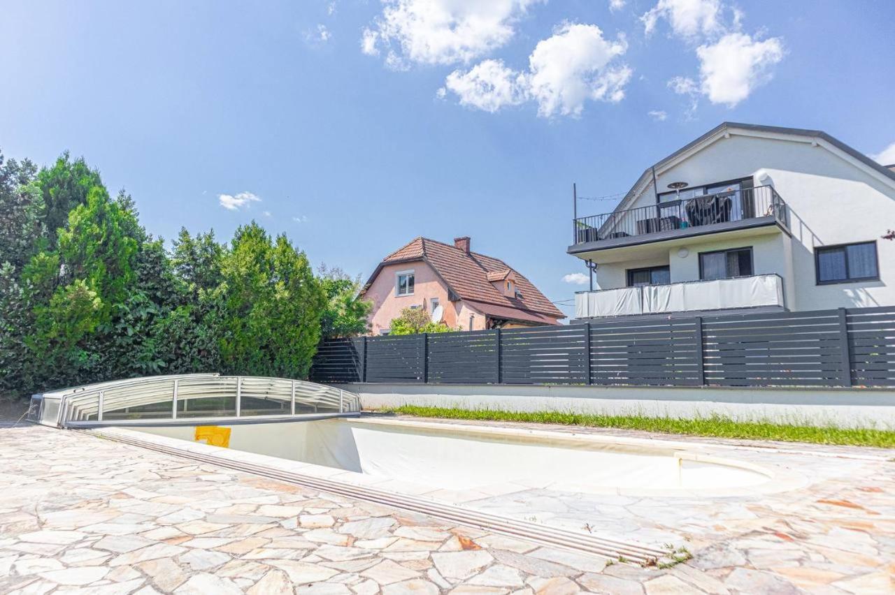 Comfortable In A Beautiful House Gd Viena