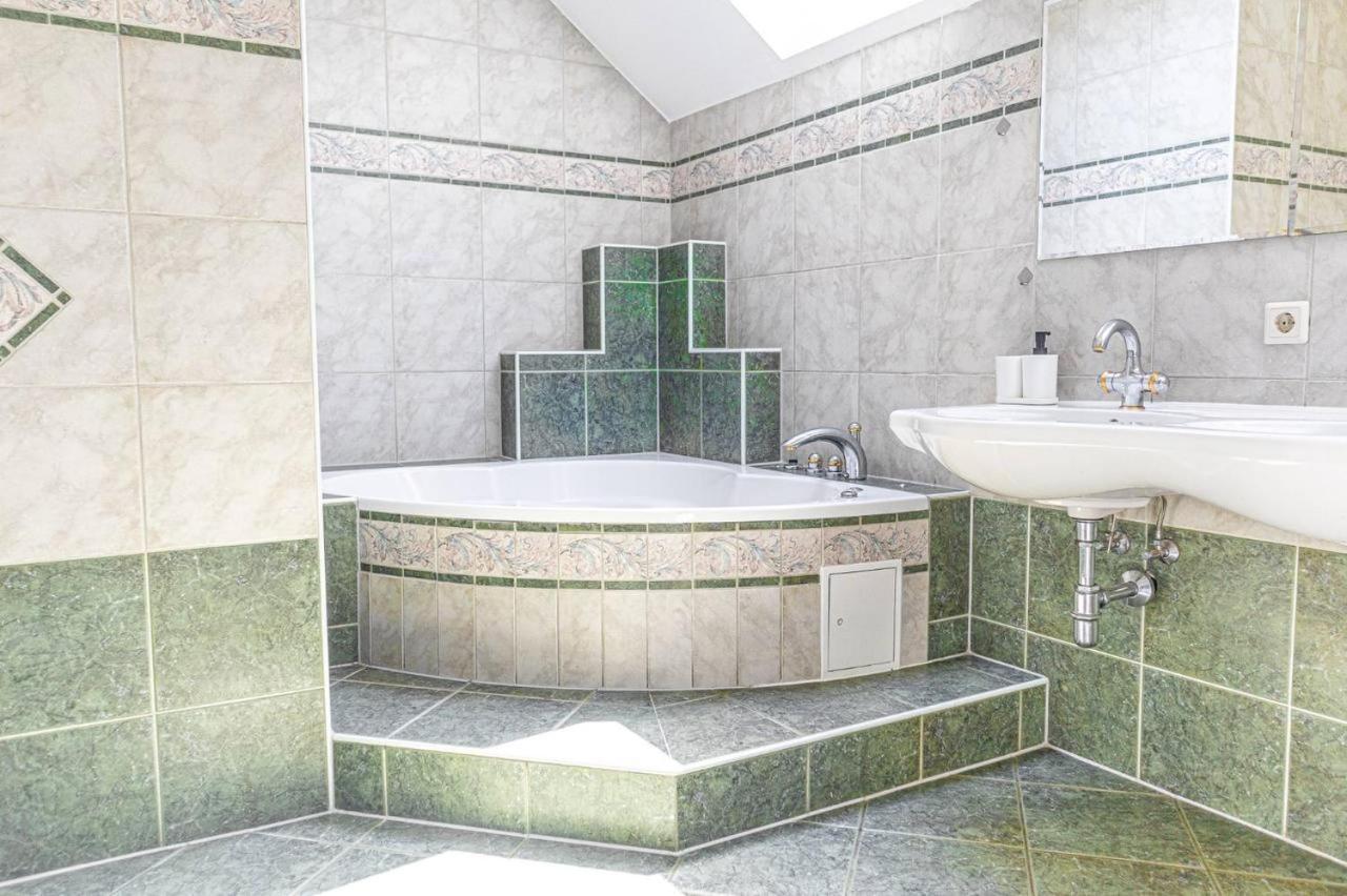 Gazde/Camere de închiriat Comfortable In A Beautiful House Gd *